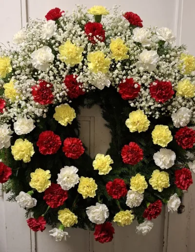 věnec velký karafiáty mix